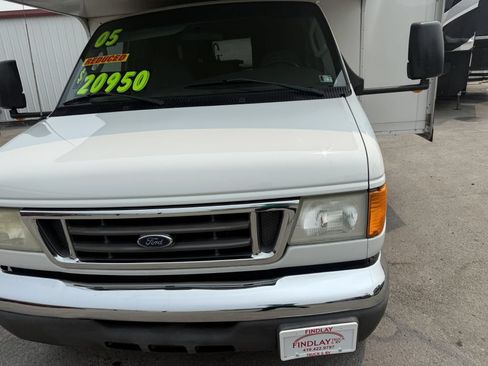 Used 2005 Ford E-350 and Econoline 350 Super Duty RWD image 6