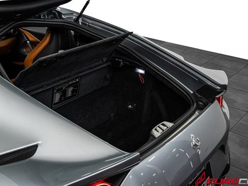 Used 2020 Ferrari 812 Superfast RWD image 22