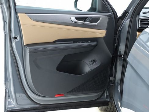 New 2026 Volkswagen Atlas Cross Sport SE image 18