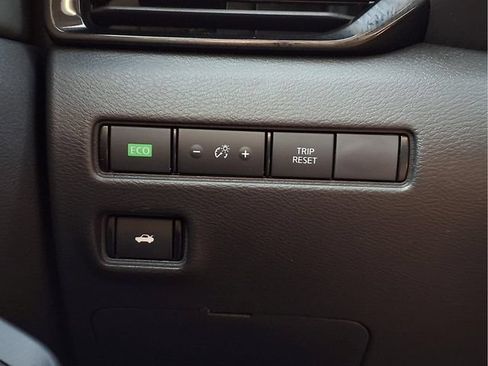 Used 2025 Nissan Sentra SV FWD image 11