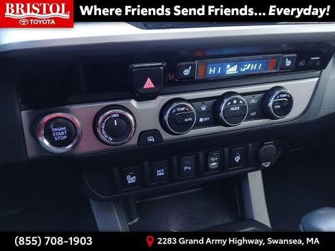 Used 2016 Toyota Tacoma Limited w/ Towing Package image 26