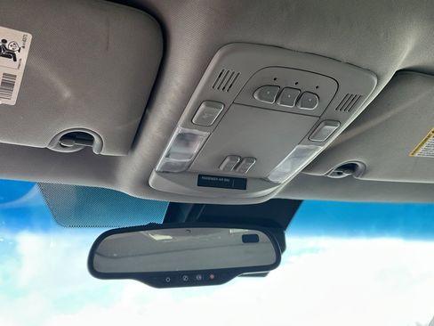 Used 2008 Buick Lucerne CXS image 20