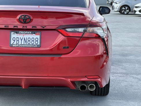 Used 2022 Toyota Camry SE w/ Carpet Mat Package (TMS) image 7