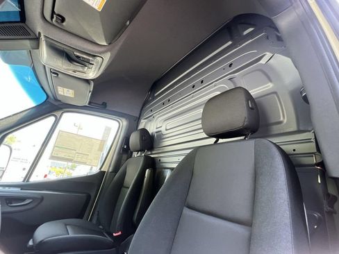 Used 2025 Mercedes-Benz Sprinter 2500 image 22