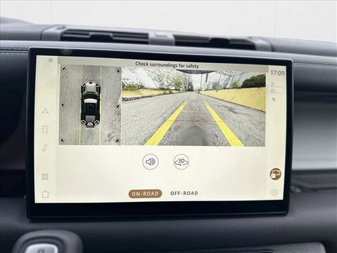 New 2024 Land Rover Defender 110 SE image 14