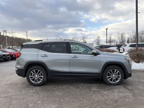 Used 2023 GMC Terrain SLT image 4