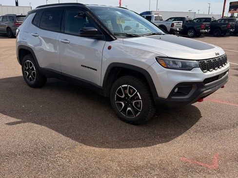 Used 2025 Jeep Compass Trailhawk AWD/4WD image 8