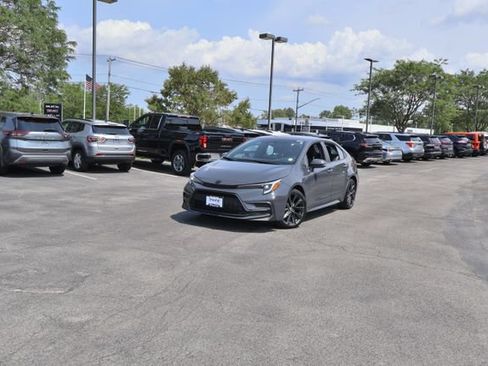 Used 2024 Toyota Corolla SE FWD image 2