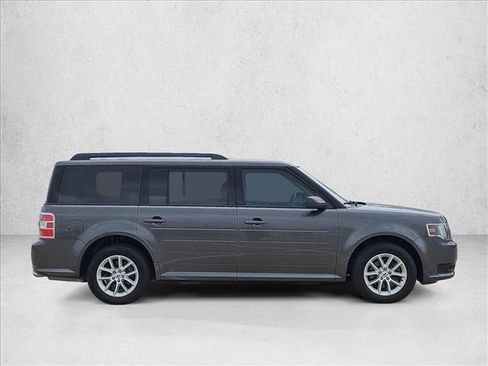 Used 2018 Ford Flex SE image 4