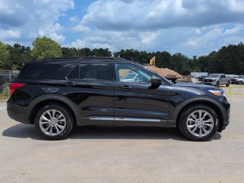 Certified 2023 Ford Explorer XLT w/ Equipment Group 202A RWD image 3