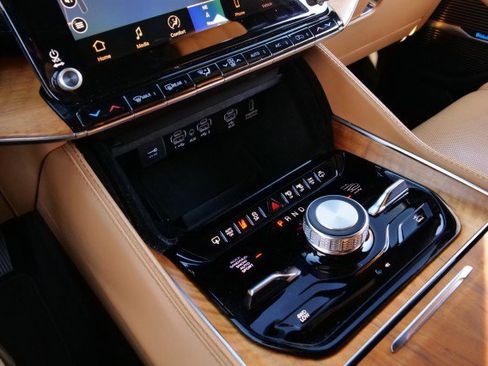 Used 2022 Jeep Grand Wagoneer Series III w/ Rear Seat Video Group 1 image 16