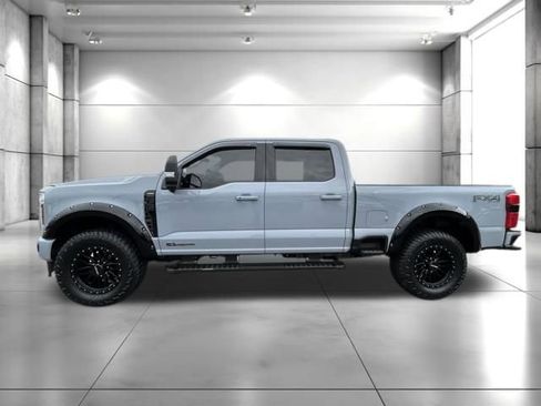 Used 2025 Ford F350 Lariat w/ Black Appearance Package image 4