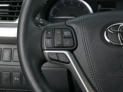 Used 2017 Toyota Highlander Limited AWD/4WD image 22