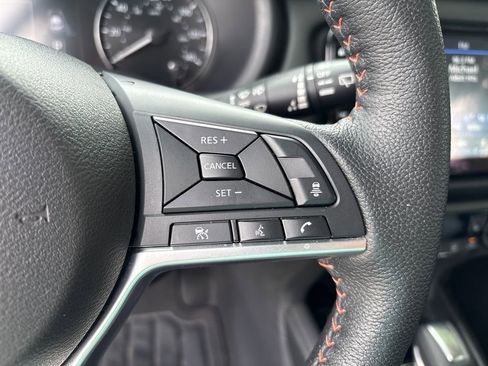 Used 2023 Nissan Kicks SR w/ SR PREMIUM PACKAGE w/ SR Premium Package FWD image 17