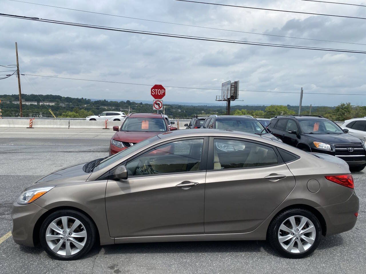 Used 2014 Hyundai Accent GLS w/ Option Group 2 FWD image 8