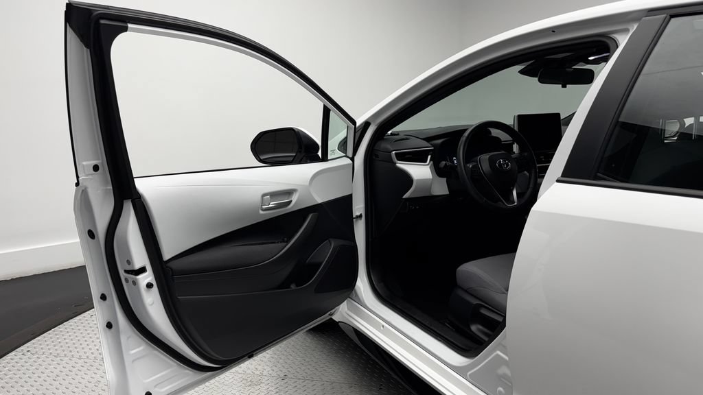 Used 2026 Toyota Corolla SE w/ SE Package FWD image 17