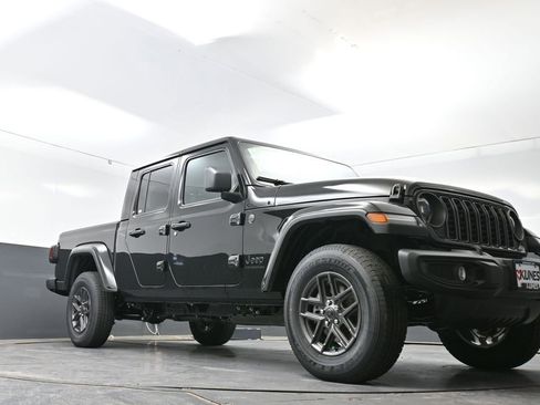 New 2026 Jeep Gladiator Sport AWD/4WD image 38