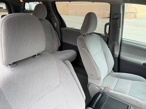 Used 2017 Toyota Sienna LE FWD image 12