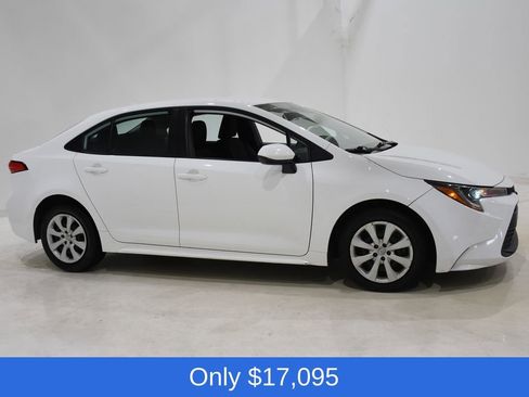 Used 2023 Toyota Corolla LE image 3