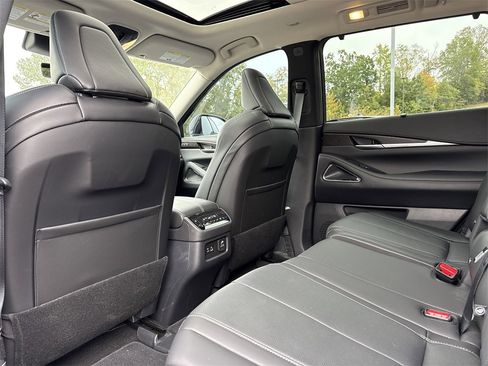 Used 2025 INFINITI QX60 Sensory w/ Vision Package image 11