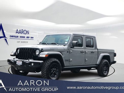 Used 2021 Jeep Gladiator Sport AWD/4WD image 1