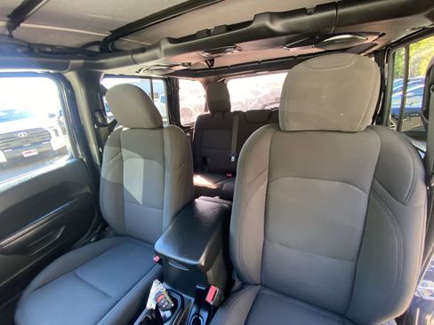 Used 2022 Jeep Wrangler Unlimited Sport image 17