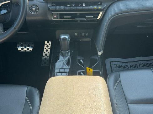 Used 2025 Toyota Camry SE w/ Convenience Package FWD image 21