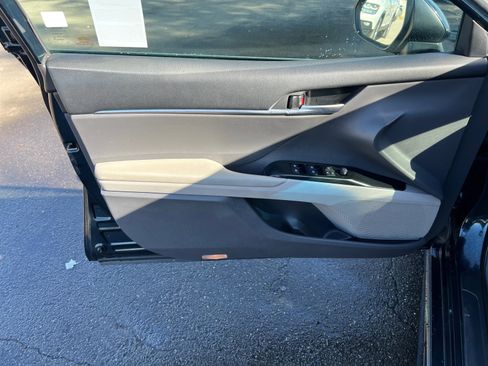 Used 2018 Toyota Camry LE image 19