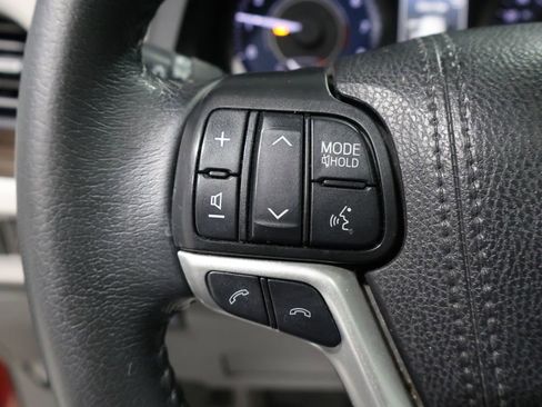 Used 2020 Toyota Sienna XLE image 35