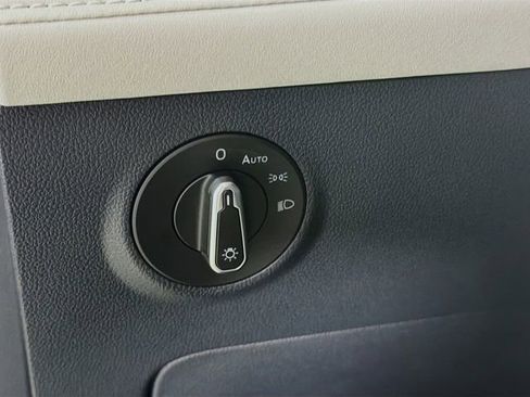 New 2026 Volkswagen Taos SE image 10