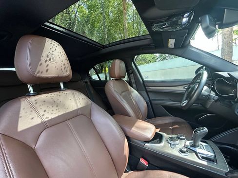 Used 2022 Alfa Romeo Stelvio Ti AWD/4WD image 31