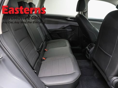 Used 2022 Volkswagen Taos SE AWD/4WD image 22