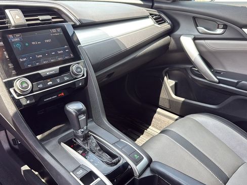 Used 2017 Honda Civic Touring image 19