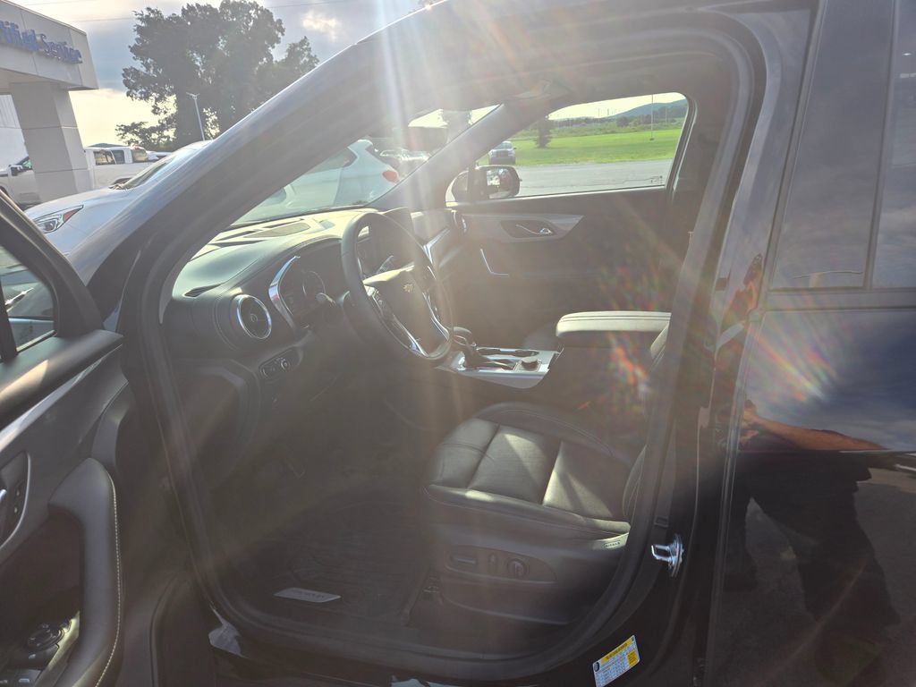 Used 2024 Chevrolet Blazer LT w/ Sound & Technology Package FWD image 7