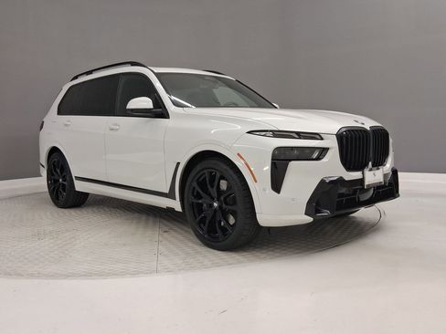 Certified 2024 BMW X7 xDrive40i w/ M Sport Package AWD/4WD image 5