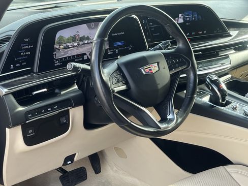 Used 2021 Cadillac Escalade Premium Luxury AWD/4WD image 16