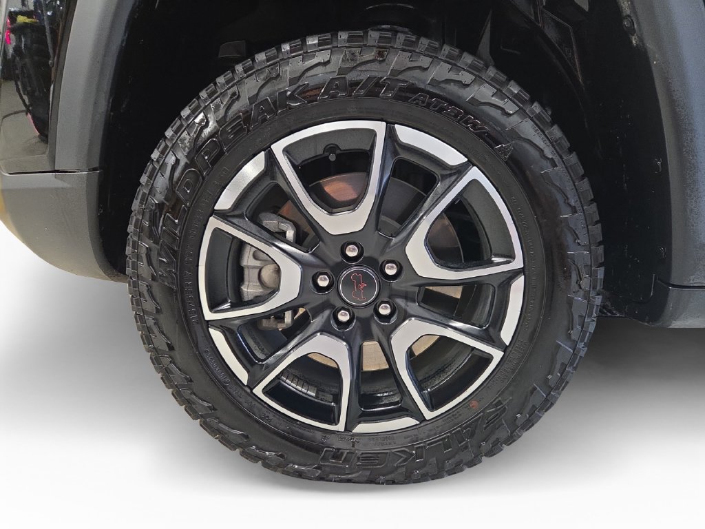 Used 2025 Jeep Compass Trailhawk AWD/4WD image 28