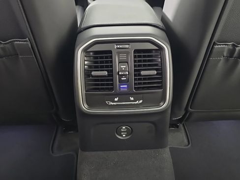 Certified 2026 Porsche Macan AWD/4WD image 25