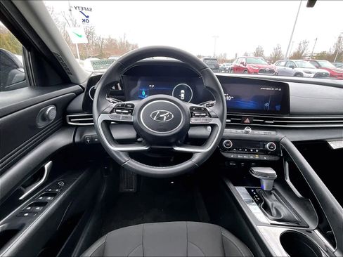 Used 2023 Hyundai Elantra SEL w/ Convenience Package image 17