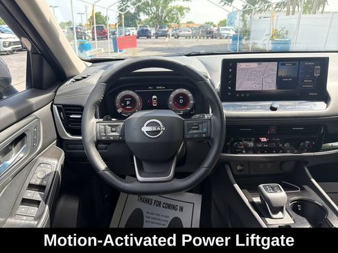 Used 2025 Nissan Rogue SL w/ SL Premium Package AWD/4WD image 17