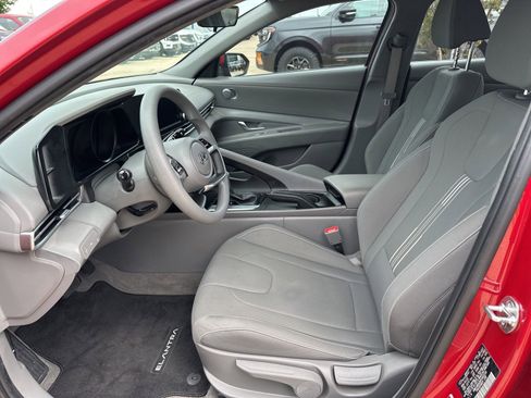 Used 2023 Hyundai Elantra SEL FWD image 14