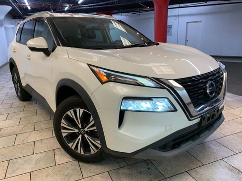 Used 2021 Nissan Rogue SV w/ Premium Package AWD/4WD image 2