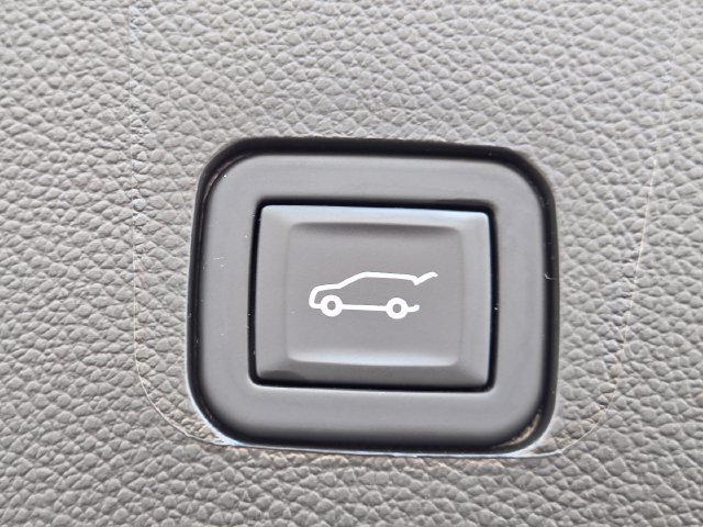 Certified 2023 Chevrolet Traverse LT FWD image 19