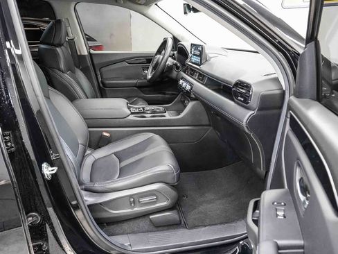 Used 2025 Honda Pilot EX-L image 16