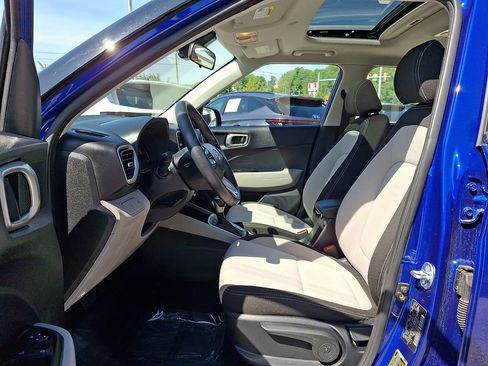 Used 2025 Hyundai Venue SEL FWD image 14