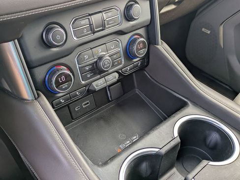 Used 2021 Chevrolet Tahoe LT w/ LT Signature Package image 22