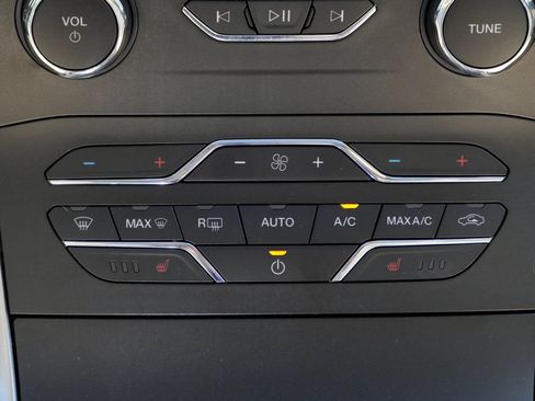 Certified 2019 Ford Edge SEL w/ Equipment Group 201A AWD/4WD image 17