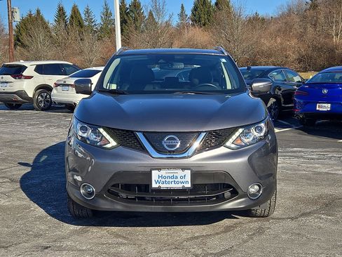 Used 2019 Nissan Rogue Sport SL w/ Premium Package image 2