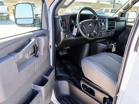 New 2025 Chevrolet Express 2500 Work Van w/ Driver Convenience Package image 18