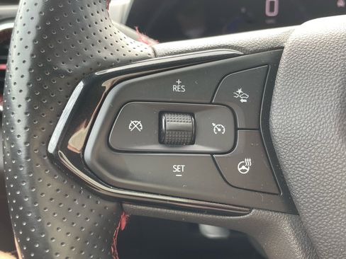 Used 2025 Chevrolet Trax RS w/ Driver Confidence Package image 7